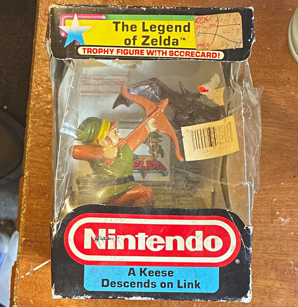 Nintendo Legend of Zelda Trophy Figure w/ Scorecard Link & Keese 1988 7947/7771