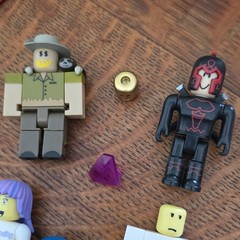 Roblox Mystery Figure MeepCity Collectibles Lot w/ Accessories (4 Figures)