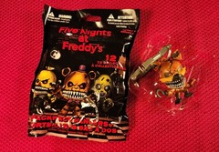 2016 Retired / New -Open bag – FNAF Nightmare Foxy Backpack Hanger Key Chain