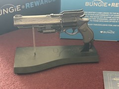Destiny 2 Bungie Rewards HAWKMOON 1/4 Scale Mini Replica w/ Box & Card
