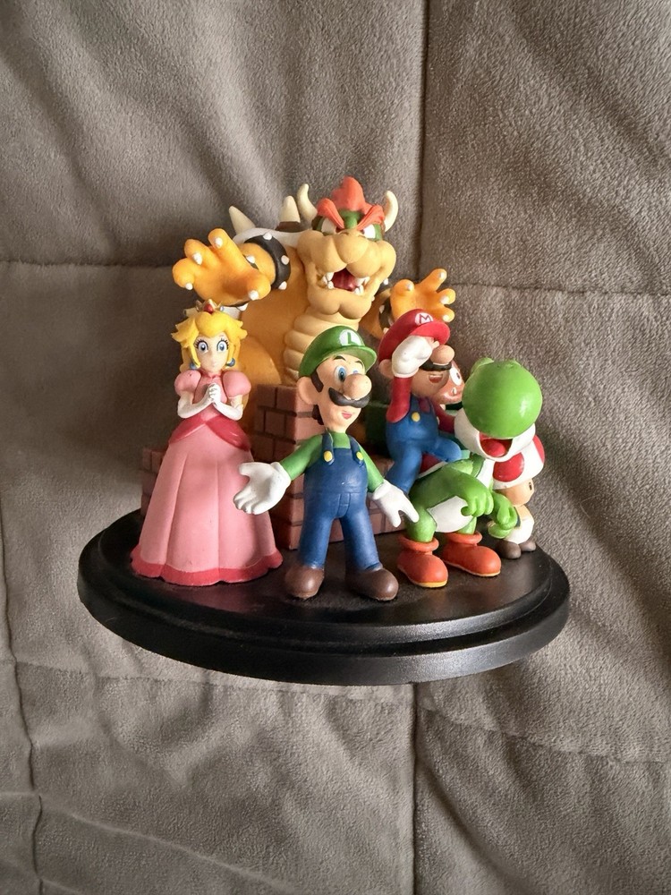 2010 Club Nintendo Super Mario Brothers Figurine Scene Statue