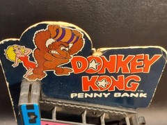 Vintage 1982 Official Superior Toy Donkey Kong Penny Bank Arcade Mario Nintendo