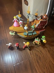Nintendo Super Mario Bros. Bowser Airship Playset Missing Back READ Plus 11 Figs