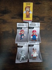 2.5″ SUPER MARIO 5-PK World of Nintendo Metal Dr Doctor Star Power Tanooki Stand