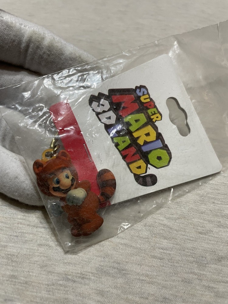 NEW Super Mario 3D Land Tanooki Mario GameStop Promo Keychain 2011