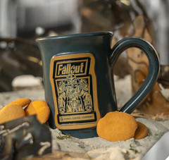 Fallout Ultimate Shelter Lot Sin City Collectors Box + Vault-Tec & Character Mug
