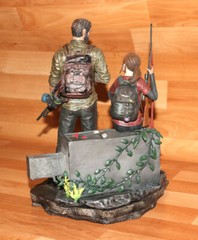 The Last of Us Post Pandemic Edition Joel & Ellie Statue PS3 Rare