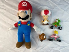 Super Mario Bros Plush & Red Toad, Goomba, Yoshi, Princess Peach Toy Lot