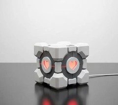 Portal Companion Cube Lamp – Ambient LED Gamer Glow Light – Lamp Desk Accessory
