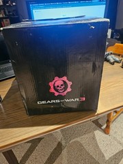 EPIC Games Microsoft GEARS OF WAR 3 Marcus Fenix Statue in box w/ Lancer