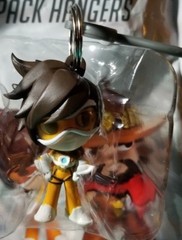 BLIZZARD BLIZZCON 2017 TRACER OVERWATCH BACKPACK HANGER KEYCHAIN OPEN PACKAGE