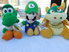 1997 Vintage N64 collectibles Beanbag Luigi, Yoshi, Bowser, D. Kong. 2 w/tags