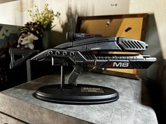 Mass Effect Desktop M8 Avenger Miniature Replica Statue