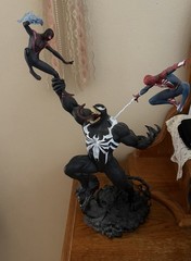Spider-Man vs Venom Painted Statue Diorama Figurine – Spider-Man Series