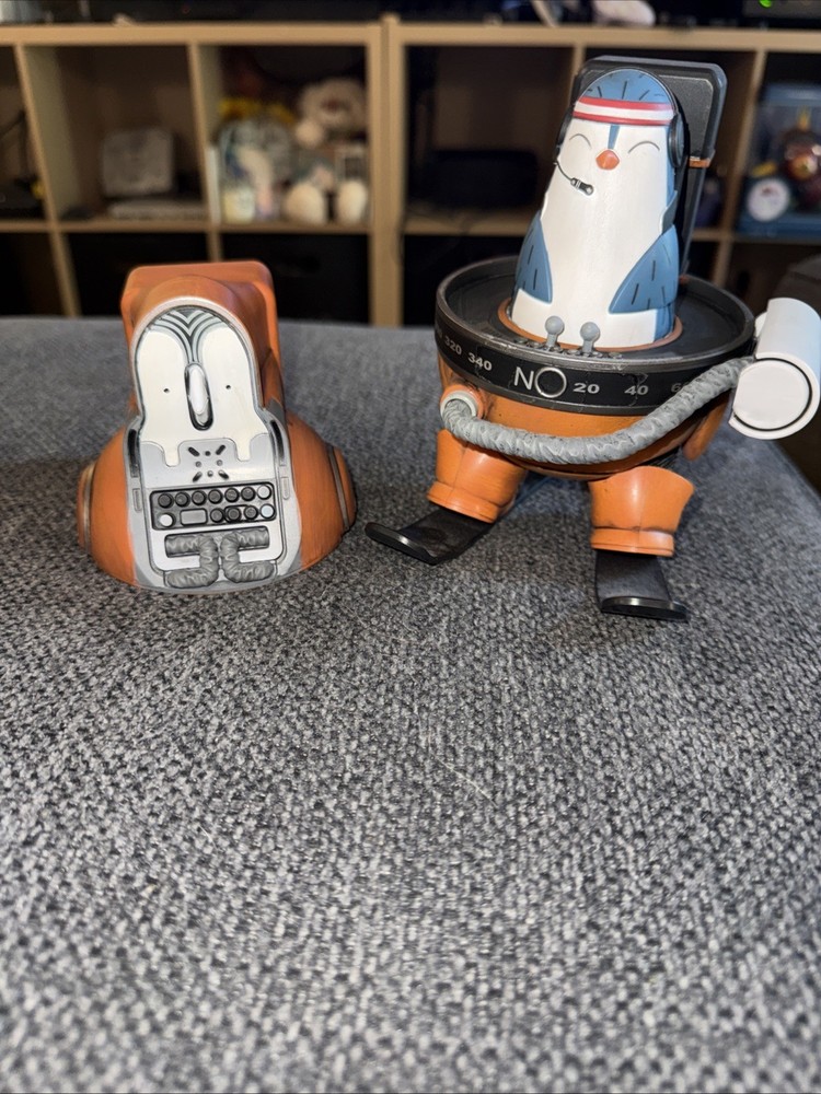 Destiny 2 Penguin Souvenir Collectible Figurine Bungie Rewards Retired