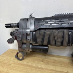 Official Gears Of War 3 Bloody Retro Lancer Neca Weapon Replica Missing Knife