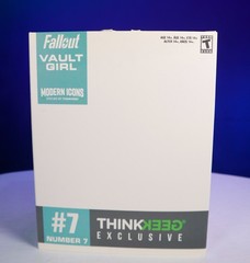 Fallout Modern Icons Vault Girl 9-Inch Statue #7 – ThinkGeek Exclusive