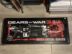 Official Gears Of War 3 Bloody Retro Lancer Neca Weapon Replica. Read Descrption