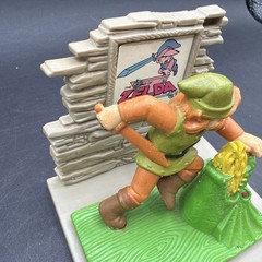 Nintendo NES Trophy Figures Legend Of Zelda. Link Fights The Head Of Gleeok 1988