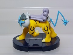Raikou Pokemon Zukan 1/40 Scale Figure Tomy 2005 Gashapon Japan S03 2.3in
