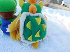 1997 Vintage N64 collectibles Beanbag Luigi, Yoshi, Bowser, D. Kong. 2 w/tags
