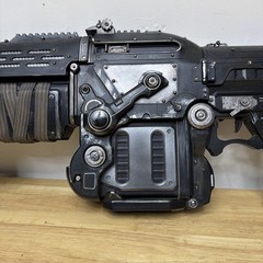 Official Gears Of War 3 Bloody Retro Lancer Neca Weapon Replica Missing Knife