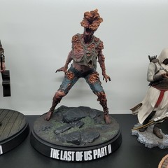 The Last of Us Dark Horse Direct Joel & Clicker Statues w/ Boxes & COAs