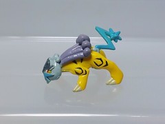 Raikou Pokemon Chupa Surprise Figure Takara Tomy A.R.T.S 2010 Japan B07 0.8in