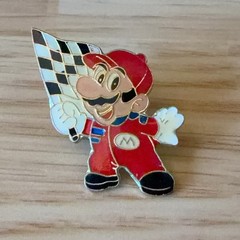 Vintage Nintendo 1988 Super Mario Bros Pin MARIO w/ RACING FLAG