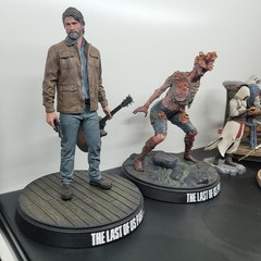 The Last of Us Dark Horse Direct Joel & Clicker Statues w/ Boxes & COAs