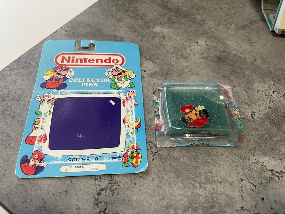1989 Nintendo Collector Pins Series “A” No. 7 Mario Jumping Ace Novelty!