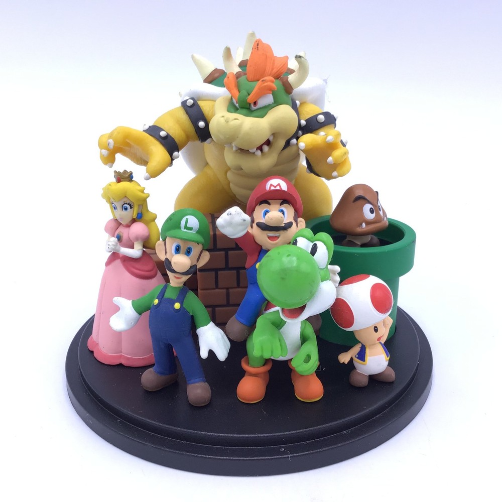 2010 Official Club Nintendo Platinum Award Super Mario Characters Statue