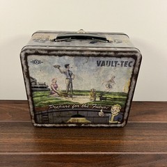 Fallout 3 Fanwraps Vault-Tec “Weathered” Tin Tote – Lunchbox | Excellent Cond.