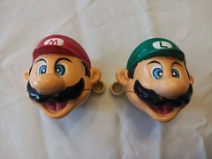 1991 Avon Brookside Nintendo Super Mario Bros 2 Bow Biters – Mario & Luigi RARE