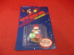 Super Mario Bros. Nintendo NES Toy Figurine Mario w/ Vegetable Applause 1989 NEW