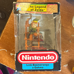 Nintendo Zelda Link Boomerangs a Gohma Trophy Figure w/ Scorecard 1988