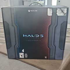 Microsoft Halo 5 Guardians Limited Collector’s Edition UNSC Box Set w/2 Figures