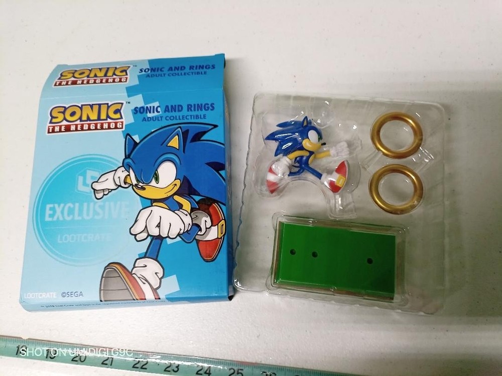 Sonic The Hedgehog Sonic and Rings Adult Collectible