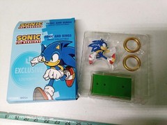 Sonic The Hedgehog Sonic and Rings Adult Collectible