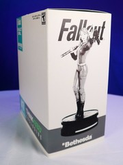 Fallout Modern Icons Vault Girl 9-Inch Statue #7 – ThinkGeek Exclusive