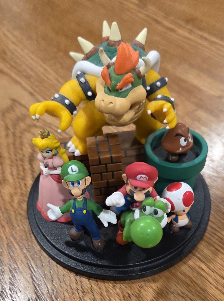 2010 Official Club Nintendo Super Mario Brothers Figurine Scene Statue