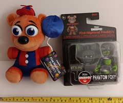 FIVE NIGHTS AT FREDDY’S FNAF BALLOON FREDDY PLUSH + PHANTOM FOXY SNAPS FUNKO FIG