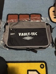 ThinkGeek Vault-Tec General Issue Survival Messenger Bag Fallout 4 Padded Adjus…