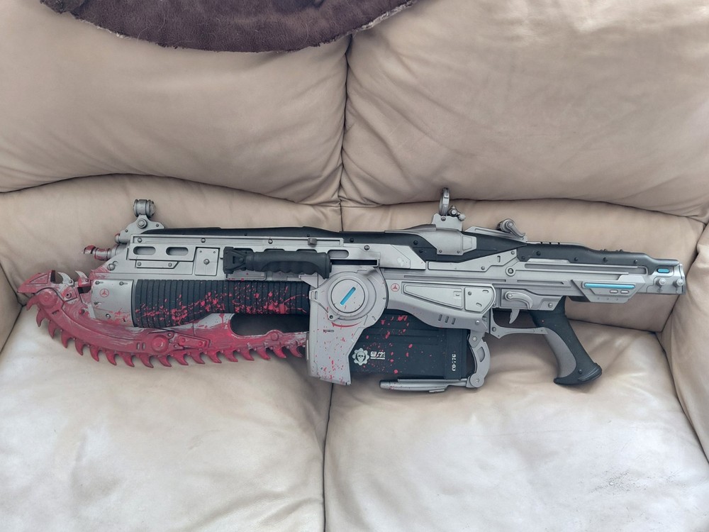 NECA Gears Of War Lancer Replica 2008 – Bloody Lancer – 36″ Full Size Prop