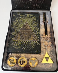 The Legend Of Zelda Triforce Metal Gift Set Keychain Pin Pen Sketchbook