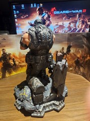 EPIC Games Microsoft GEARS OF WAR 3 Marcus Fenix Statue in box w/ Lancer
