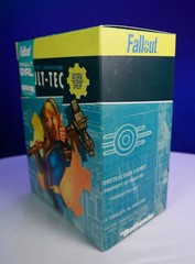 Fallout Modern Icons Vault Girl 9-Inch Statue #7 – ThinkGeek Exclusive